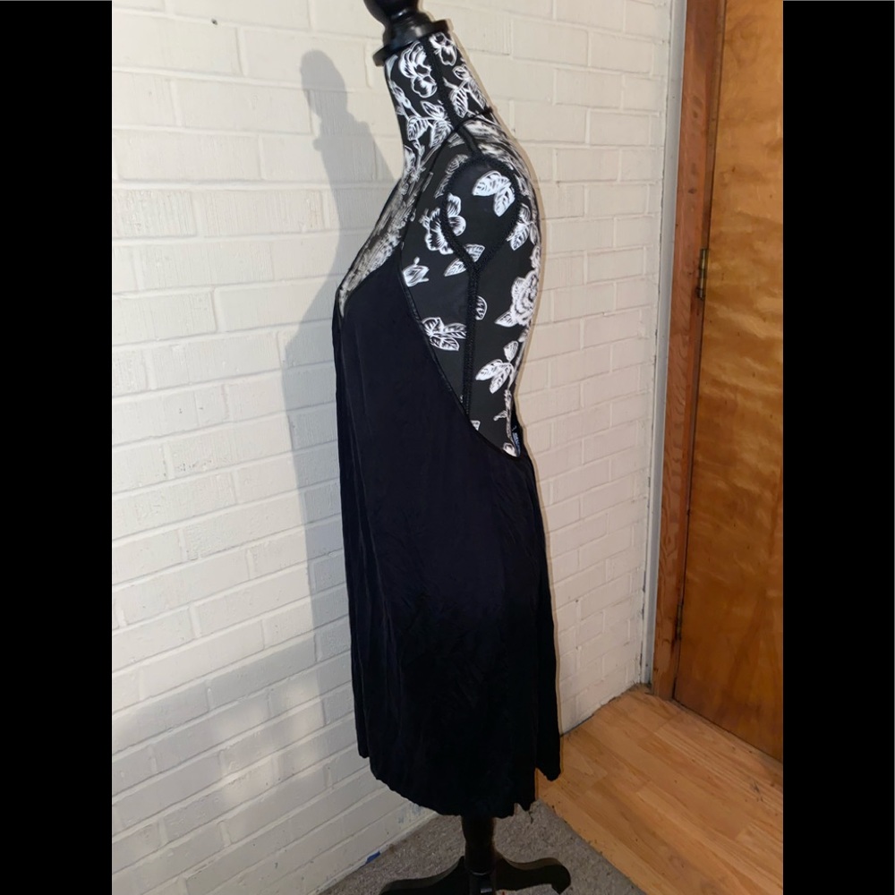 Mustard seed open back black dress. Amazing material. Very flattering. New w tag - Picture 3 of 5
